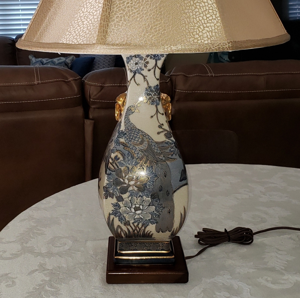Vintage Kutani Japan Lamps Vase. Hand Painted